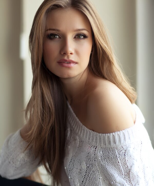 Kansas City Xeomin model with blonde hair